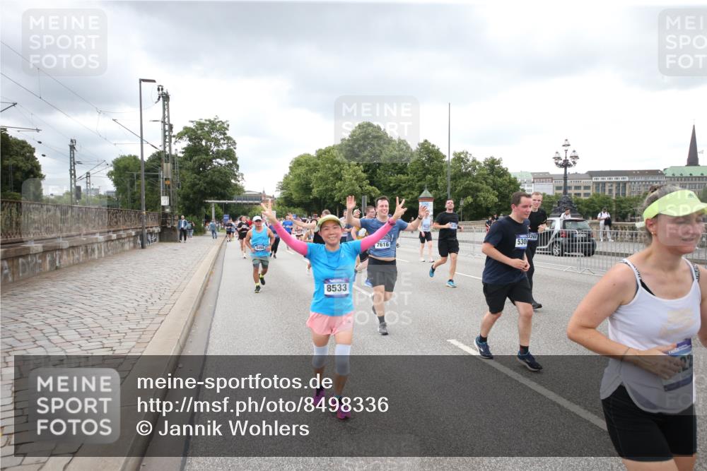 29.06.2025 - hella hamburg halbmarathon Jannik Wohlers http://msf.ph/oto/8498336 29.06.2025 10:55:39 Lombardsbrücke 1738, 1909, 2095, 2793, 3268, 4265, 4354, 4473, 4836, 5306, 5580, 5994, 6055, 6056, 6113, 6494, 6594, 6968, 7516, 7616, 8005, 8305, 8533, 9435, 9606, 9838, 10449, 10640, 10987, 11862, 11863, 12267, 12551, 13055, 13395, 13405, 13627, 14124, 14142, 14221, 14280, 14281, 14492, 15173, 15199, 15272, 15696, 15699, 15763, 15764, 16413, 16960, 17038, 17039, 18195, 18329, 18349, 19228 meine-sportfotos.de