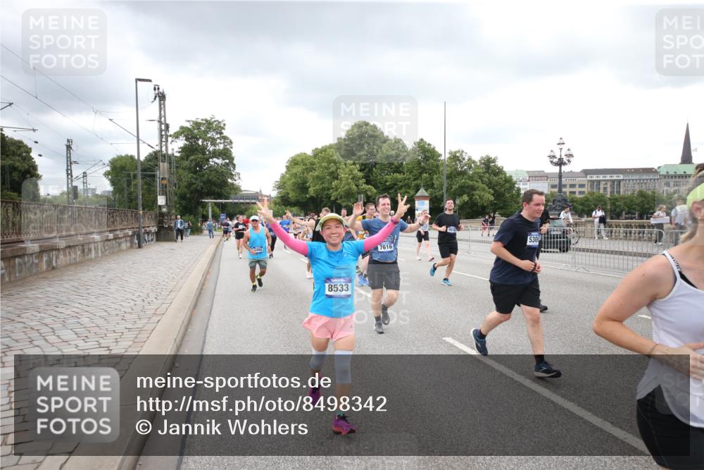 29.06.2025 - hella hamburg halbmarathon Jannik Wohlers http://msf.ph/oto/8498342 29.06.2025 10:55:40 Lombardsbrücke 1738, 1909, 2095, 2793, 3268, 4265, 4354, 4473, 4836, 5306, 5580, 5994, 6055, 6056, 6113, 6494, 6594, 6968, 7025, 7028, 7516, 7616, 8005, 8305, 8533, 9435, 9606, 9838, 10449, 10640, 10987, 11862, 11863, 12267, 12551, 13055, 13395, 13405, 13627, 14124, 14142, 14221, 14280, 14281, 14492, 15103, 15173, 15199, 15272, 15696, 15699, 15763, 15764, 16413, 16960, 17038, 17039, 18195, 18329, 18349, 19228 meine-sportfotos.de