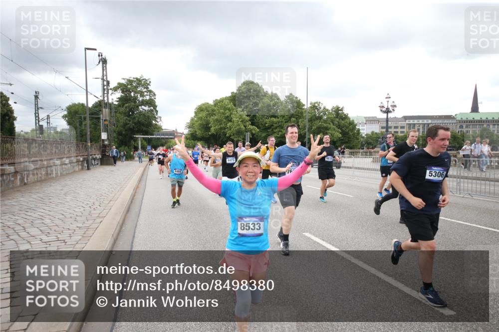 29.06.2025 - hella hamburg halbmarathon Jannik Wohlers http://msf.ph/oto/8498380 29.06.2025 10:55:40 Lombardsbrücke 1738, 1909, 2095, 2793, 3268, 4265, 4354, 4473, 4836, 5306, 5580, 5994, 6055, 6056, 6113, 6494, 6594, 6968, 7025, 7028, 7516, 7616, 8005, 8305, 8533, 9435, 9606, 9838, 10449, 10640, 10987, 11862, 11863, 12267, 12551, 13055, 13395, 13405, 13627, 14124, 14142, 14221, 14280, 14281, 14492, 15103, 15173, 15199, 15272, 15696, 15699, 15763, 15764, 16413, 16960, 17038, 17039, 18195, 18329, 18349, 19228 meine-sportfotos.de