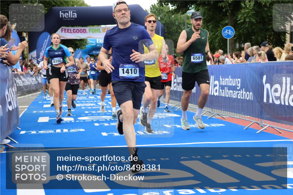 29.06.2025 - hella hamburg halbmarathon Strokosch-Dieckow http://msf.ph/oto/8498381 29.06.2025 10:54:07 Ziel 1151, 1410, 3177, 3208, 3209, 3898, 5638, 6082, 6084, 6294, 6356, 6443, 6581, 8390, 9032, 9791, 11499, 12213, 12379, 13033, 13397, 13794, 15169, 15524, 16780, 16871, 17348, 18308 meine-sportfotos.de