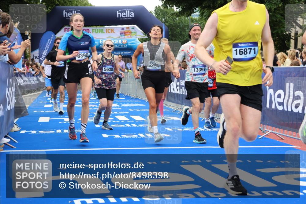 29.06.2025 - hella hamburg halbmarathon Strokosch-Dieckow http://msf.ph/oto/8498398 29.06.2025 10:54:08 Ziel 1410, 3103, 3177, 3208, 3209, 3861, 3898, 5638, 6082, 6084, 6294, 6443, 6581, 7274, 8390, 9032, 9791, 11499, 12213, 12379, 13033, 13397, 13794, 15169, 15524, 16527, 16780, 16871, 17348 meine-sportfotos.de