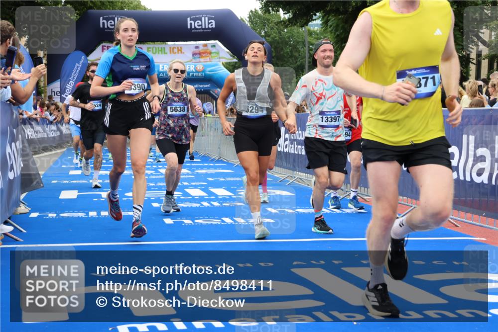 29.06.2025 - hella hamburg halbmarathon Strokosch-Dieckow http://msf.ph/oto/8498411 29.06.2025 10:54:08 Ziel 1410, 3103, 3177, 3208, 3209, 3861, 3898, 5638, 6082, 6084, 6294, 6443, 6581, 7274, 8390, 9032, 9791, 11499, 12213, 12379, 13033, 13397, 13794, 15169, 15524, 16527, 16780, 16871, 17348 meine-sportfotos.de