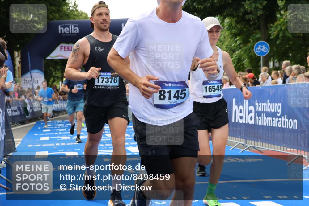 29.06.2025 - hella hamburg halbmarathon Strokosch-Dieckow http://msf.ph/oto/8498459 29.06.2025 10:43:55 Ziel 1558, 3437, 3697, 3907, 4981, 5624, 5692, 6705, 8063, 8145, 8900, 9043, 9081, 9374, 10493, 10596, 11346, 11809, 12438, 12966, 13897, 14861, 15383, 16549, 17376, 17403, 17516, 18650, 18678 meine-sportfotos.de