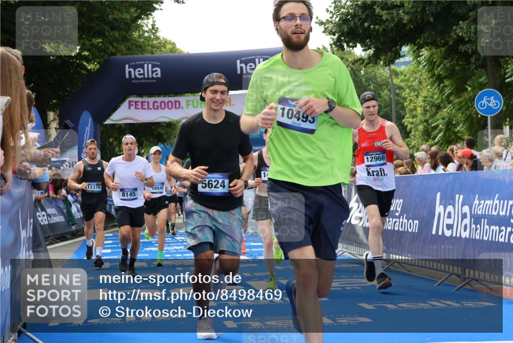29.06.2025 - hella hamburg halbmarathon Strokosch-Dieckow http://msf.ph/oto/8498469 29.06.2025 10:43:52 Ziel 3437, 3697, 3907, 4981, 5624, 5692, 7185, 8063, 8145, 8900, 9043, 9374, 10493, 10596, 11153, 11778, 11809, 11848, 12438, 12966, 13897, 14861, 15383, 15512, 16062, 16549, 17376, 17403, 18650, 18678 meine-sportfotos.de