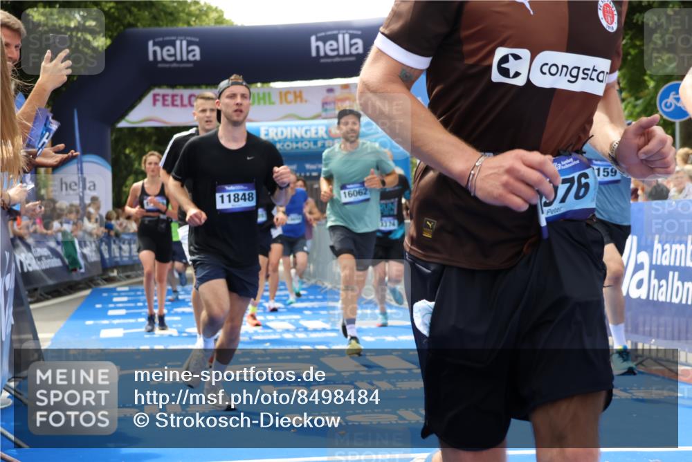 29.06.2025 - hella hamburg halbmarathon Strokosch-Dieckow http://msf.ph/oto/8498484 29.06.2025 10:43:46 Ziel 1976, 3437, 3697, 3907, 4318, 5624, 5692, 6903, 6991, 7185, 8145, 9043, 9114, 9159, 9374, 10493, 11153, 11778, 11809, 11848, 12966, 13421, 13897, 14201, 14210, 14861, 15328, 15512, 15932, 16062, 16105, 17376, 18650, 18678, 19090 meine-sportfotos.de
