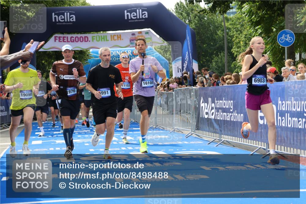 29.06.2025 - hella hamburg halbmarathon Strokosch-Dieckow http://msf.ph/oto/8498488 29.06.2025 10:43:43 Ziel 1976, 3116, 3437, 4318, 5624, 5692, 6903, 6991, 7185, 9043, 9114, 9159, 9374, 11153, 11778, 11848, 13421, 13897, 14201, 14210, 14690, 15328, 15512, 15932, 16062, 16105, 17912, 18449, 18650, 19090 meine-sportfotos.de