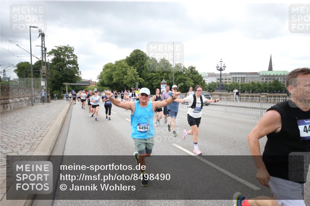 29.06.2025 - hella hamburg halbmarathon Jannik Wohlers http://msf.ph/oto/8498490 29.06.2025 10:55:42 Lombardsbrücke 1738, 1909, 2095, 2793, 3257, 3268, 4265, 4354, 4473, 4836, 5306, 5580, 5994, 6494, 6968, 7025, 7028, 7516, 7616, 8005, 8305, 8533, 9435, 9606, 9838, 10640, 10740, 10784, 10987, 11298, 11862, 11863, 12267, 12295, 12296, 12551, 13055, 13395, 13405, 13627, 14124, 14142, 14221, 14280, 14281, 14492, 15103, 15173, 15199, 15272, 15696, 15699, 15763, 16413, 16655, 16960, 17038, 17039, 17398, 18195, 18329, 18349, 19228 meine-sportfotos.de