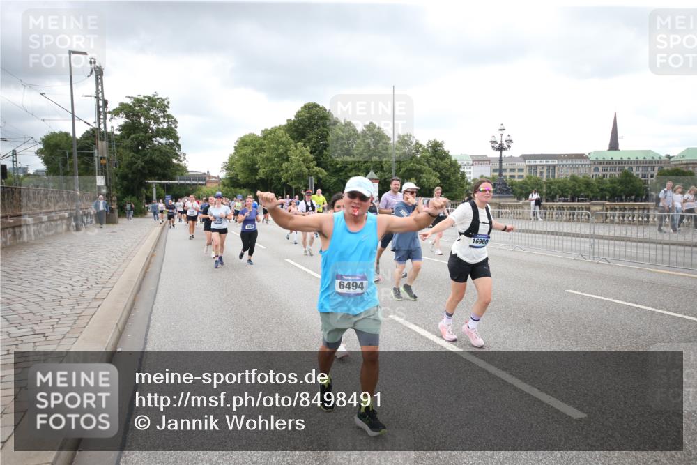 29.06.2025 - hella hamburg halbmarathon Jannik Wohlers http://msf.ph/oto/8498491 29.06.2025 10:55:42 Lombardsbrücke 1738, 1909, 2095, 2793, 3257, 3268, 4265, 4354, 4473, 4836, 5306, 5580, 5994, 6494, 6968, 7025, 7028, 7516, 7616, 8005, 8305, 8533, 9435, 9606, 9838, 10640, 10740, 10784, 10987, 11298, 11862, 11863, 12267, 12295, 12296, 12551, 13055, 13395, 13405, 13627, 14124, 14142, 14221, 14280, 14281, 14492, 15103, 15173, 15199, 15272, 15696, 15699, 15763, 16413, 16655, 16960, 17038, 17039, 17398, 18195, 18329, 18349, 19228 meine-sportfotos.de