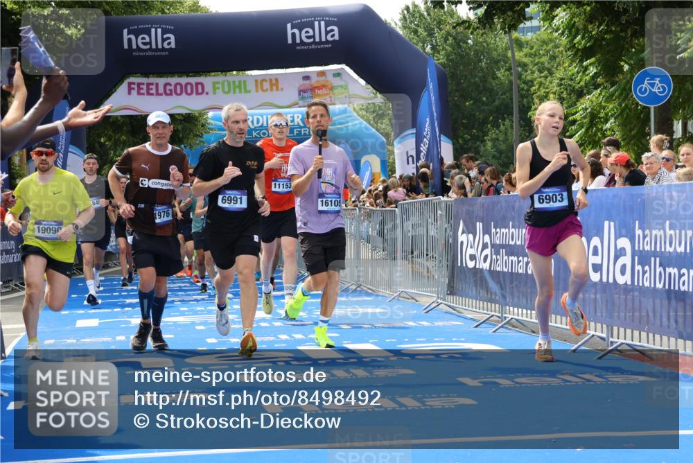 29.06.2025 - hella hamburg halbmarathon Strokosch-Dieckow http://msf.ph/oto/8498492 29.06.2025 10:43:43 Ziel 1976, 3116, 3437, 4318, 5624, 5692, 6903, 6991, 7185, 9043, 9114, 9159, 9374, 11153, 11778, 11848, 13421, 13897, 14201, 14210, 14690, 15328, 15512, 15932, 16062, 16105, 17912, 18449, 18650, 19090 meine-sportfotos.de
