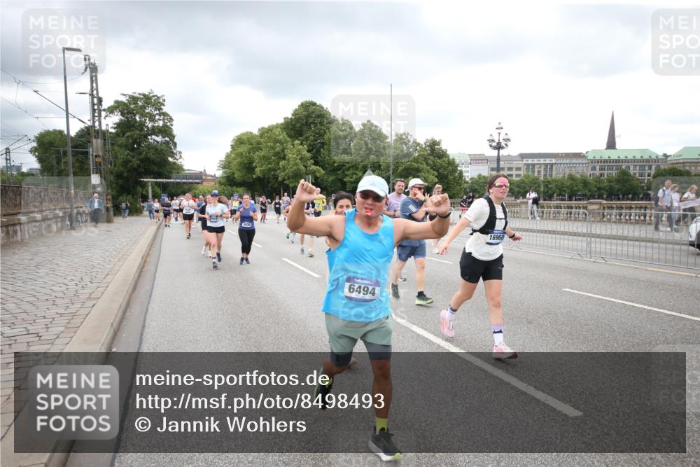 29.06.2025 - hella hamburg halbmarathon Jannik Wohlers http://msf.ph/oto/8498493 29.06.2025 10:55:42 Lombardsbrücke 1738, 1909, 2095, 2793, 3257, 3268, 4265, 4354, 4473, 4836, 5306, 5580, 5994, 6494, 6968, 7025, 7028, 7516, 7616, 8005, 8305, 8533, 9435, 9606, 9838, 10640, 10740, 10784, 10987, 11298, 11862, 11863, 12267, 12295, 12296, 12551, 13055, 13395, 13405, 13627, 14124, 14142, 14221, 14280, 14281, 14492, 15103, 15173, 15199, 15272, 15696, 15699, 15763, 16413, 16655, 16960, 17038, 17039, 17398, 18195, 18329, 18349, 19228 meine-sportfotos.de