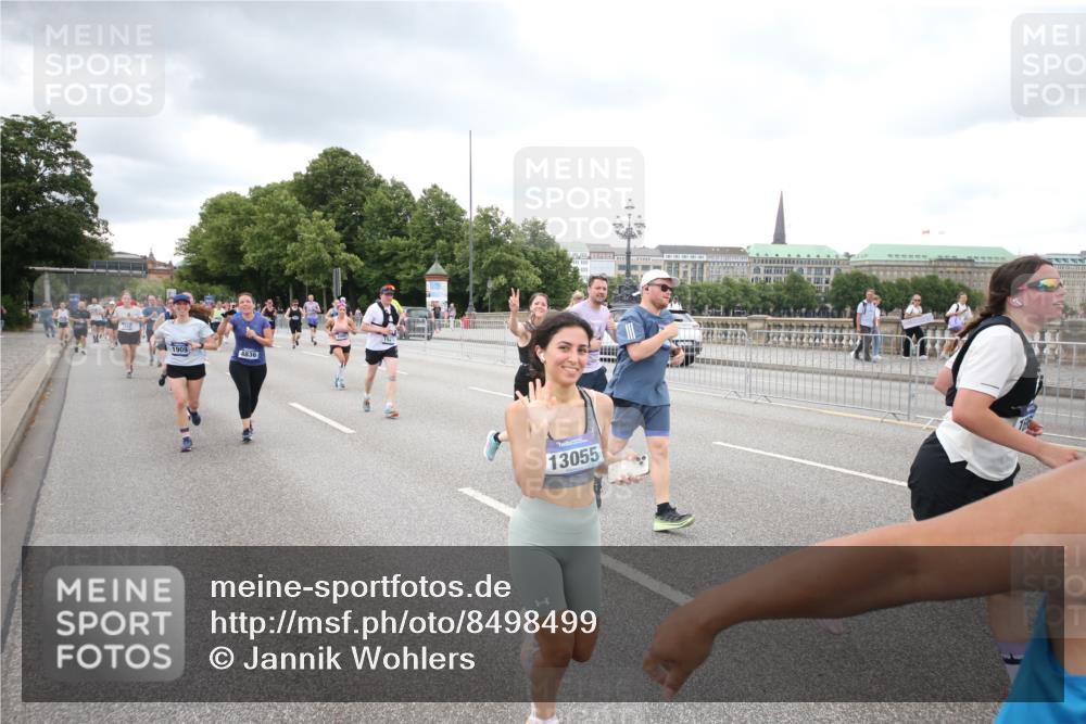 29.06.2025 - hella hamburg halbmarathon Jannik Wohlers http://msf.ph/oto/8498499 29.06.2025 10:55:43 Lombardsbrücke 1738, 1909, 2095, 2793, 3257, 3268, 4083, 4354, 4473, 4836, 5306, 5580, 5994, 6494, 6968, 7025, 7028, 7516, 7616, 8005, 8305, 9435, 9606, 9838, 10640, 10740, 10784, 10987, 11298, 11862, 11863, 12267, 12295, 12296, 12551, 13055, 13395, 13405, 13627, 14142, 14221, 14280, 14281, 15103, 15173, 15199, 15272, 15696, 15699, 16413, 16655, 16960, 17038, 17039, 17398, 18329, 18349, 19228 meine-sportfotos.de