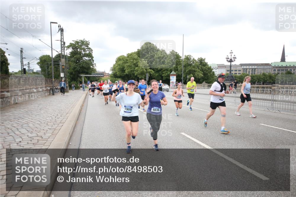29.06.2025 - hella hamburg halbmarathon Jannik Wohlers http://msf.ph/oto/8498503 29.06.2025 10:55:45 Lombardsbrücke 1738, 1909, 2095, 2793, 3257, 3268, 4083, 4354, 4473, 4836, 5306, 5580, 5994, 6494, 6968, 7025, 7028, 7516, 7616, 8005, 8305, 8517, 9435, 9606, 9838, 10640, 10740, 10784, 10987, 11298, 11862, 11863, 12267, 12295, 12296, 12551, 13055, 13395, 13405, 13627, 13965, 14142, 14221, 14280, 14281, 15103, 15173, 15199, 15272, 15696, 15699, 16413, 16655, 16960, 17398, 17649, 17673, 18329, 18349, 19228 meine-sportfotos.de