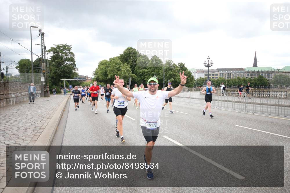 29.06.2025 - hella hamburg halbmarathon Jannik Wohlers http://msf.ph/oto/8498534 29.06.2025 10:55:48 Lombardsbrücke 1113, 1738, 1909, 2095, 3257, 3268, 4083, 4354, 4473, 4836, 5306, 5580, 5693, 5757, 5994, 6494, 6968, 7025, 7028, 7616, 8005, 8305, 8517, 9435, 9606, 9838, 9948, 9953, 10640, 10740, 10784, 10987, 11298, 11862, 11863, 12267, 12295, 12296, 12551, 13055, 13395, 13405, 13965, 14142, 14280, 14281, 15103, 15173, 15272, 15443, 15696, 15699, 16655, 16960, 17084, 17398, 17649, 17673, 18349, 18798, 19228 meine-sportfotos.de