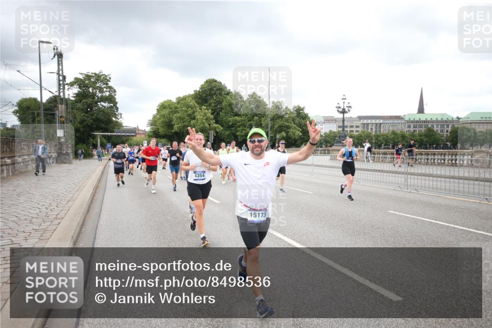 29.06.2025 - hella hamburg halbmarathon Jannik Wohlers http://msf.ph/oto/8498536 29.06.2025 10:55:48 Lombardsbrücke 1113, 1738, 1909, 2095, 3257, 3268, 4083, 4354, 4473, 4836, 5306, 5580, 5693, 5757, 5994, 6494, 6968, 7025, 7028, 7616, 8005, 8305, 8517, 9435, 9606, 9838, 9948, 9953, 10640, 10740, 10784, 10987, 11298, 11862, 11863, 12267, 12295, 12296, 12551, 13055, 13395, 13405, 13965, 14142, 14280, 14281, 15103, 15173, 15272, 15443, 15696, 15699, 16655, 16960, 17084, 17398, 17649, 17673, 18349, 18798, 19228 meine-sportfotos.de