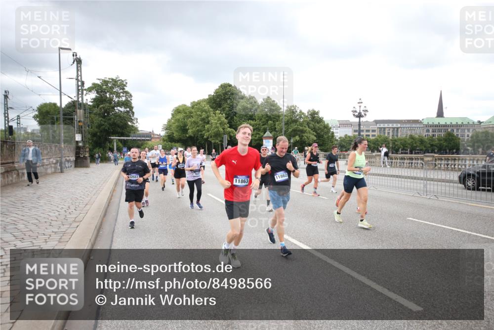 29.06.2025 - hella hamburg halbmarathon Jannik Wohlers http://msf.ph/oto/8498566 29.06.2025 10:55:51 Lombardsbrücke 1113, 1738, 1909, 2095, 2915, 3257, 4083, 4354, 4836, 5580, 5693, 5757, 6690, 6968, 7025, 7028, 8005, 8305, 8517, 8766, 9383, 9435, 9606, 9948, 9953, 10740, 10784, 10987, 11298, 11628, 11862, 11863, 12295, 12296, 12551, 13395, 13405, 13965, 14142, 14280, 14281, 15103, 15173, 15272, 15443, 15696, 15699, 16655, 17084, 17398, 17649, 17673, 18349, 18798, 19228 meine-sportfotos.de