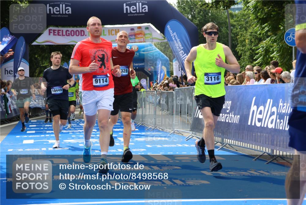 29.06.2025 - hella hamburg halbmarathon Strokosch-Dieckow http://msf.ph/oto/8498568 29.06.2025 10:43:38 Ziel 1976, 3116, 4080, 4318, 6903, 6991, 9114, 9159, 11153, 11848, 12623, 13421, 13996, 14201, 14210, 14484, 14690, 15328, 15932, 16105, 17912, 18449, 18775, 19090, 19229 meine-sportfotos.de