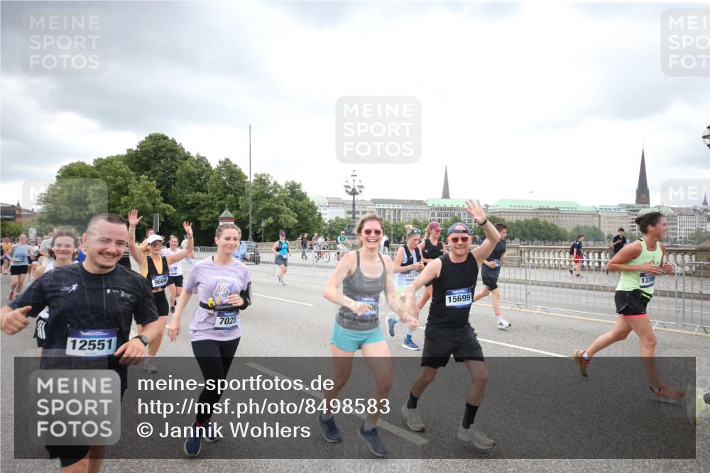 29.06.2025 - hella hamburg halbmarathon Jannik Wohlers http://msf.ph/oto/8498583 29.06.2025 10:55:53 Lombardsbrücke 1113, 1738, 1909, 2095, 2915, 3257, 4083, 4354, 4836, 5580, 5693, 5757, 6690, 6968, 7025, 7028, 7090, 7711, 8005, 8305, 8517, 8766, 9383, 9435, 9606, 9948, 9953, 10740, 10784, 10987, 11298, 11628, 11862, 11863, 12295, 12296, 12551, 13395, 13405, 13965, 14142, 14613, 15103, 15173, 15272, 15443, 15696, 15699, 16655, 17084, 17092, 17398, 17649, 17673, 18247, 18349, 18798, 19228 meine-sportfotos.de