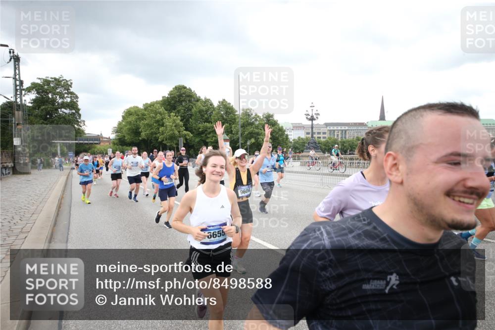 29.06.2025 - hella hamburg halbmarathon Jannik Wohlers http://msf.ph/oto/8498588 29.06.2025 10:55:54 Lombardsbrücke 1113, 1738, 2095, 2915, 3257, 3987, 4083, 4354, 5580, 5693, 5757, 6690, 6968, 7025, 7028, 7090, 7711, 8005, 8305, 8517, 8766, 9383, 9435, 9606, 9948, 9953, 10740, 10784, 10987, 11298, 11628, 11862, 11863, 12295, 12296, 12551, 13395, 13405, 13965, 14142, 14613, 15103, 15173, 15443, 15696, 15699, 16655, 17084, 17092, 17398, 17494, 17649, 17673, 18247, 18349, 18798, 19228 meine-sportfotos.de