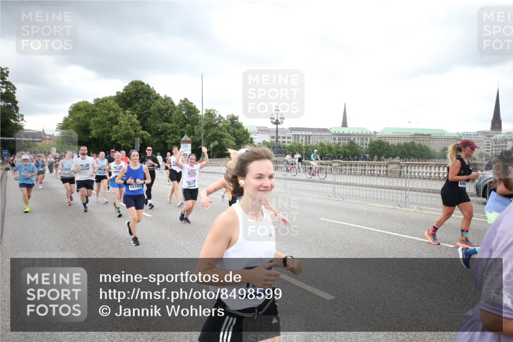 29.06.2025 - hella hamburg halbmarathon Jannik Wohlers http://msf.ph/oto/8498599 29.06.2025 10:55:54 Lombardsbrücke 1113, 1738, 2095, 2915, 3257, 3987, 4083, 4354, 5580, 5693, 5757, 6690, 6968, 7025, 7028, 7090, 7711, 8005, 8305, 8517, 8766, 9383, 9435, 9606, 9948, 9953, 10740, 10784, 10987, 11298, 11628, 11862, 11863, 12295, 12296, 12551, 13395, 13405, 13965, 14142, 14613, 15103, 15173, 15443, 15696, 15699, 16655, 17084, 17092, 17398, 17494, 17649, 17673, 18247, 18349, 18798, 19228 meine-sportfotos.de