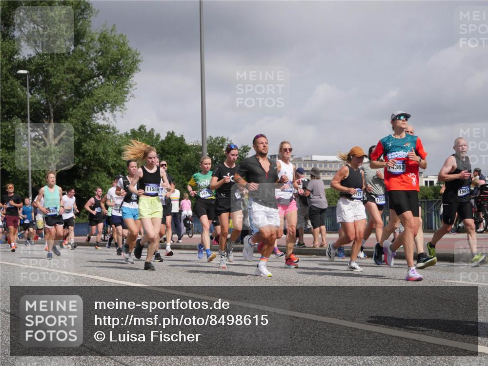 29.06.2025 - hella hamburg halbmarathon Luisa Fischer http://msf.ph/oto/8498615 29.06.2025 10:01:52 Kennedybrücke 11588, 61, 37, 5407, 19152, 721, 1834, 363, 15914, 1190, 1485, 1972, 2840, 2907, 3037, 3715, 5492, 6390, 6399, 6585, 7232, 7864, 8068, 8154, 8322, 8639, 8721, 8772, 8798, 9727, 10488 meine-sportfotos.de