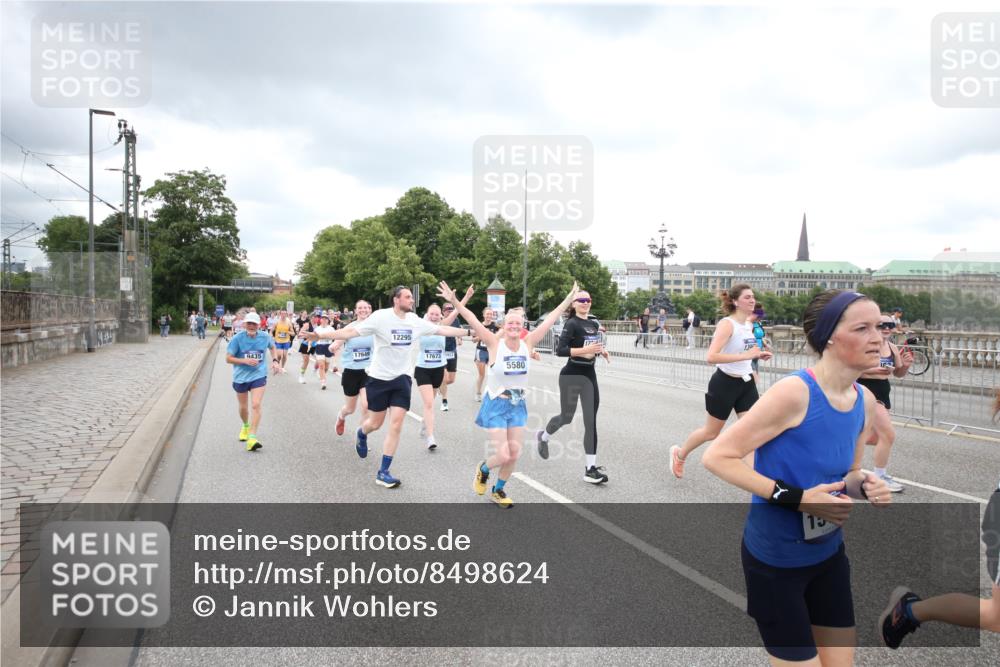 29.06.2025 - hella hamburg halbmarathon Jannik Wohlers http://msf.ph/oto/8498624 29.06.2025 10:55:56 Lombardsbrücke 1113, 1738, 2095, 2915, 3257, 3953, 3987, 4083, 5580, 5693, 5757, 6690, 6968, 7025, 7028, 7090, 7711, 8005, 8517, 8766, 9383, 9435, 9606, 9948, 9953, 10740, 10784, 10987, 11298, 11628, 11862, 11863, 12295, 12296, 12551, 13395, 13405, 13965, 14613, 15103, 15173, 15443, 15696, 15699, 15747, 16655, 16934, 17084, 17092, 17398, 17494, 17649, 17673, 18047, 18247, 18349, 18798, 19228 meine-sportfotos.de