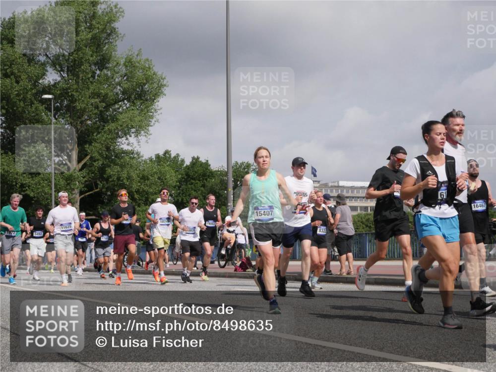 29.06.2025 - hella hamburg halbmarathon Luisa Fischer http://msf.ph/oto/8498635 29.06.2025 10:01:54 Kennedybrücke 1972, 5492, 11625, 17483, 28, 18740, 18063, 15407, 8322, 16467, 1190, 1485, 1972, 2907, 3037, 3715, 4839, 5492, 6390, 6399, 6585, 7232, 7864, 8068, 8154, 8322, 8639, 8721, 8772, 8798, 9884, 10488 meine-sportfotos.de