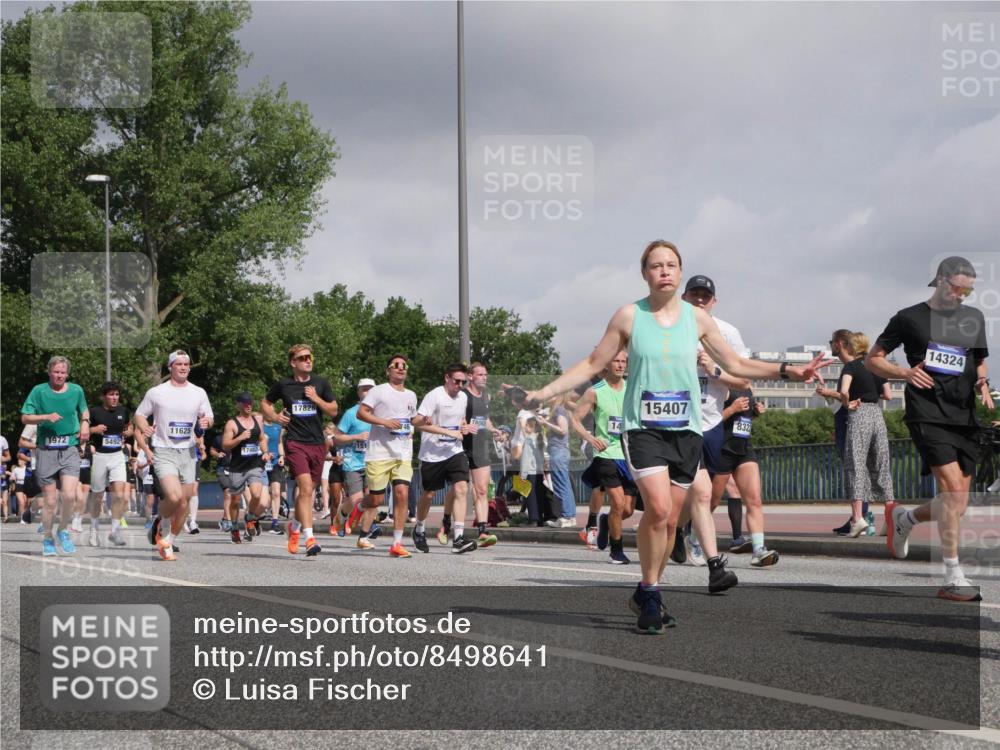 29.06.2025 - hella hamburg halbmarathon Luisa Fischer http://msf.ph/oto/8498641 29.06.2025 10:01:55 Kennedybrücke 11625, 1972, 5492, 17828, 15407, 8322, 151, 14324, 1190, 1485, 1972, 2907, 3037, 3715, 4839, 5492, 6390, 6399, 6585, 7864, 8154, 8322, 8721, 8772, 8798, 9884, 10266, 10488 meine-sportfotos.de