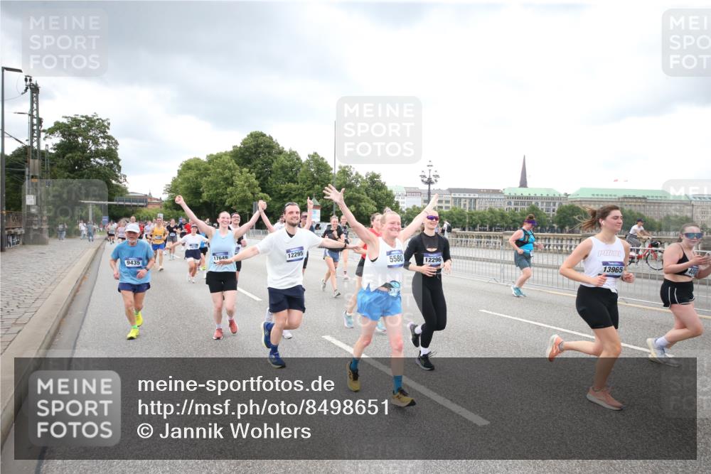 29.06.2025 - hella hamburg halbmarathon Jannik Wohlers http://msf.ph/oto/8498651 29.06.2025 10:55:56 Lombardsbrücke 1113, 1738, 2095, 2915, 3257, 3953, 3987, 4083, 5580, 5693, 5757, 6690, 6968, 7025, 7028, 7090, 7711, 8005, 8517, 8766, 9383, 9435, 9606, 9948, 9953, 10740, 10784, 10987, 11298, 11628, 11862, 11863, 12295, 12296, 12551, 13395, 13405, 13965, 14613, 15103, 15173, 15443, 15696, 15699, 15747, 16655, 16934, 17084, 17092, 17398, 17494, 17649, 17673, 18047, 18247, 18349, 18798, 19228 meine-sportfotos.de
