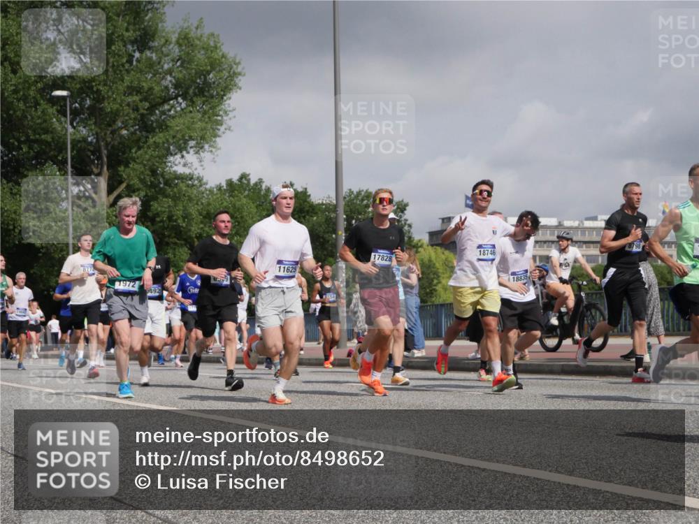 29.06.2025 - hella hamburg halbmarathon Luisa Fischer http://msf.ph/oto/8498652 29.06.2025 10:01:56 Kennedybrücke 1041, 8772, 1972, 492, 18746, 17828, 11625, 18835, 8798, 1190, 1485, 1972, 2907, 3037, 3715, 4839, 5492, 6390, 6399, 6585, 7864, 8154, 8322, 8721, 8772, 8798, 9884, 10266, 10488 meine-sportfotos.de
