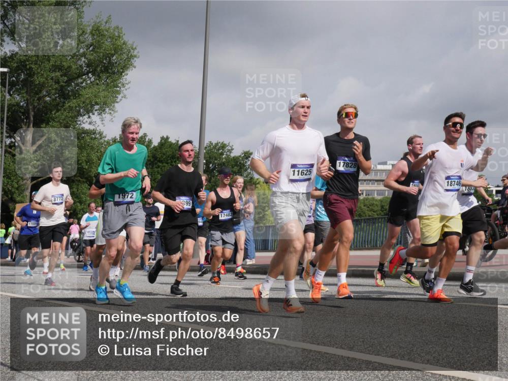 29.06.2025 - hella hamburg halbmarathon Luisa Fischer http://msf.ph/oto/8498657 29.06.2025 10:01:57 Kennedybrücke 8772, 11689, 13706, 1972, 999, 94, 17482, 11625, 17828, 18746, 1883, 1190, 1485, 1972, 3037, 3715, 4839, 5391, 5492, 6390, 6399, 6585, 7864, 8154, 8322, 8772, 8798, 9884, 10266, 10488 meine-sportfotos.de