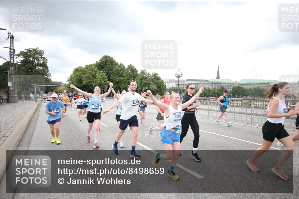 29.06.2025 - hella hamburg halbmarathon Jannik Wohlers http://msf.ph/oto/8498659 29.06.2025 10:55:57 Lombardsbrücke 1047, 1113, 1738, 2095, 2915, 3257, 3675, 3676, 3953, 3987, 4083, 5580, 5693, 5757, 6690, 6968, 7025, 7028, 7090, 7711, 8517, 8766, 9383, 9435, 9606, 9948, 9953, 10740, 10784, 10932, 10987, 11298, 11628, 11862, 11863, 12295, 12296, 12551, 13395, 13405, 13965, 14613, 15103, 15443, 15696, 15699, 15747, 16655, 16934, 17084, 17092, 17398, 17494, 17649, 17673, 18047, 18247, 18349, 18798, 19228 meine-sportfotos.de