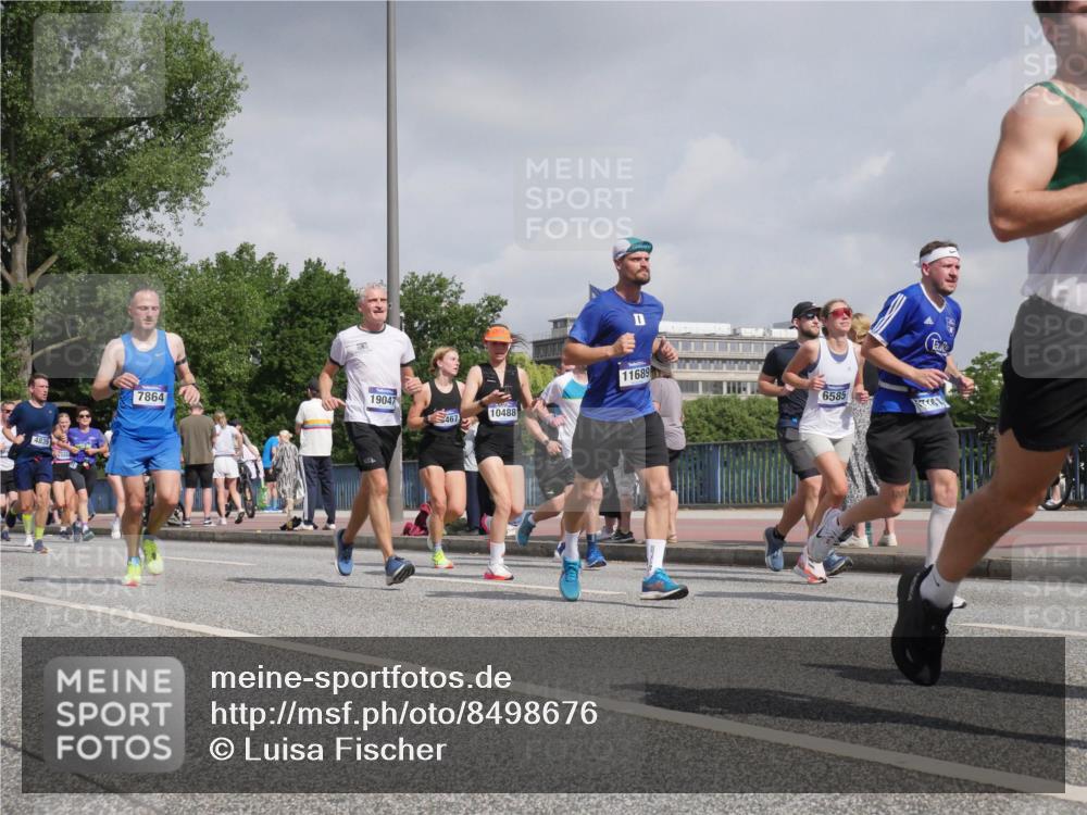 29.06.2025 - hella hamburg halbmarathon Luisa Fischer http://msf.ph/oto/8498676 29.06.2025 10:02:00 Kennedybrücke 4839, 11689, 7864, 19047, 10488, 467, 6585, 1715, 1719, 1972, 2741, 2911, 4839, 5391, 5492, 6390, 6399, 6585, 7864, 8154, 8772, 8798, 9655, 9884, 10266, 10488 meine-sportfotos.de