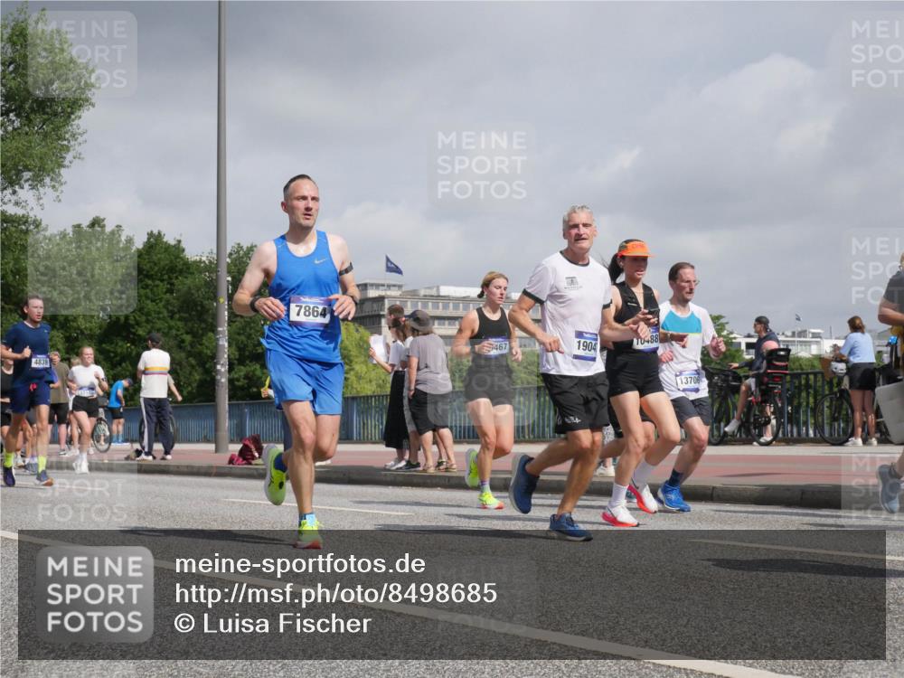 29.06.2025 - hella hamburg halbmarathon Luisa Fischer http://msf.ph/oto/8498685 29.06.2025 10:02:01 Kennedybrücke 4839, 7864, 467, 1904, 88, 13706, 1715, 1719, 1972, 2741, 2911, 4839, 5391, 5492, 6390, 6399, 6585, 7129, 7130, 7864, 8154, 8772, 9655, 9884, 10266, 10488 meine-sportfotos.de