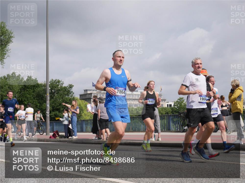 29.06.2025 - hella hamburg halbmarathon Luisa Fischer http://msf.ph/oto/8498686 29.06.2025 10:02:02 Kennedybrücke 4839, 17198, 7864, 8467, 1904, 13706, 1715, 1719, 2741, 2911, 4839, 5391, 6390, 6585, 7129, 7130, 7864, 8154, 8772, 9655, 9884, 10266, 10488 meine-sportfotos.de