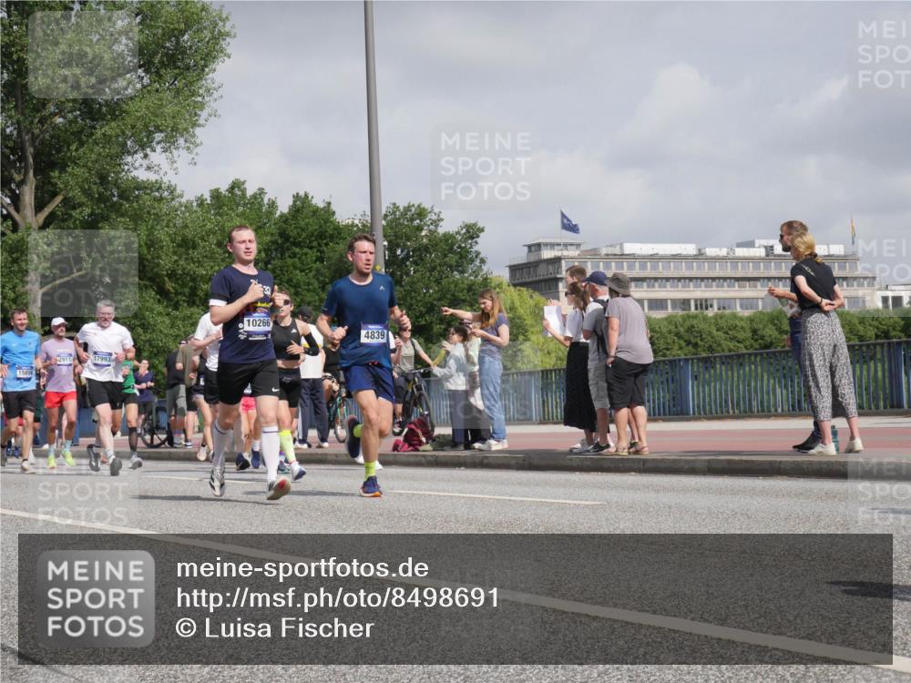 29.06.2025 - hella hamburg halbmarathon Luisa Fischer http://msf.ph/oto/8498691 29.06.2025 10:02:03 Kennedybrücke 2911, 15856, 17993, 10266, 4839, 1366, 1506, 1715, 1719, 2741, 2911, 4839, 5391, 5866, 6585, 7129, 7130, 7864, 8154, 9655, 9884, 10266, 10488 meine-sportfotos.de