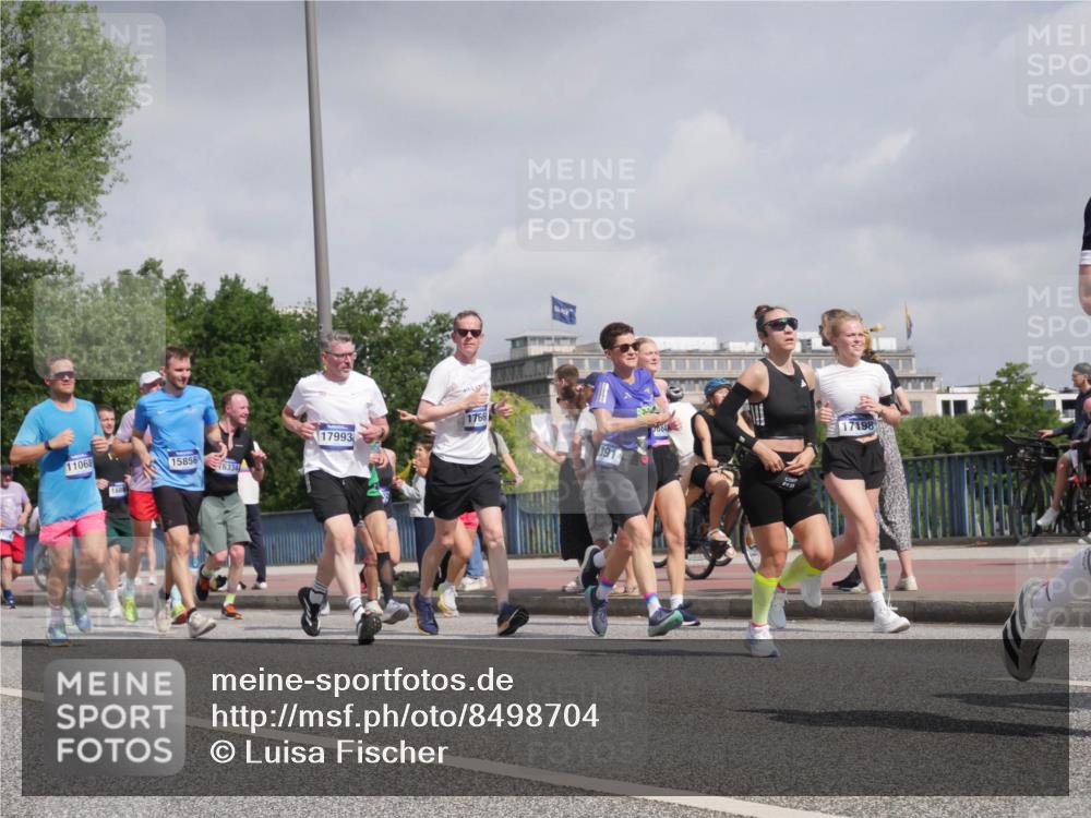 29.06.2025 - hella hamburg halbmarathon Luisa Fischer http://msf.ph/oto/8498704 29.06.2025 10:02:05 Kennedybrücke 11068, 15856, 6334, 17993, 1766, 391, 17198, 1366, 1506, 1715, 1719, 2741, 2911, 4467, 4839, 5391, 5866, 6585, 7129, 7130, 7395, 7864, 9655, 9884, 10266, 10488 meine-sportfotos.de