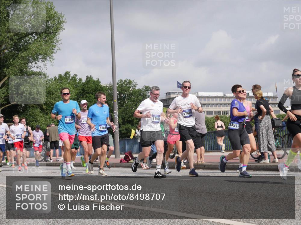 29.06.2025 - hella hamburg halbmarathon Luisa Fischer http://msf.ph/oto/8498707 29.06.2025 10:02:06 Kennedybrücke 15, 1719, 11068, 29, 17993, 15856, 9, 17660, 5391, 1366, 1506, 1715, 1719, 2741, 2911, 4467, 4839, 5391, 5866, 6416, 7129, 7130, 7395, 9655, 9884, 10266 meine-sportfotos.de