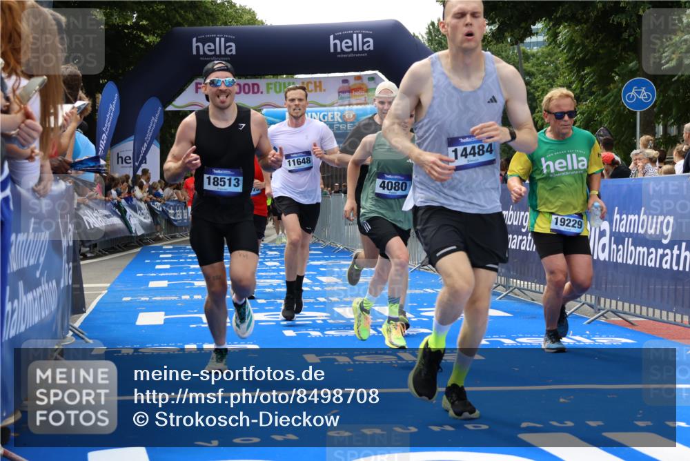 29.06.2025 - hella hamburg halbmarathon Strokosch-Dieckow http://msf.ph/oto/8498708 29.06.2025 10:43:32 Ziel 3116, 3928, 4080, 4318, 5124, 5436, 5506, 7635, 8664, 9114, 9931, 10246, 11648, 12623, 13421, 13996, 14484, 14690, 15328, 15932, 16338, 17912, 18449, 18513, 18775, 18810, 18942, 19229 meine-sportfotos.de