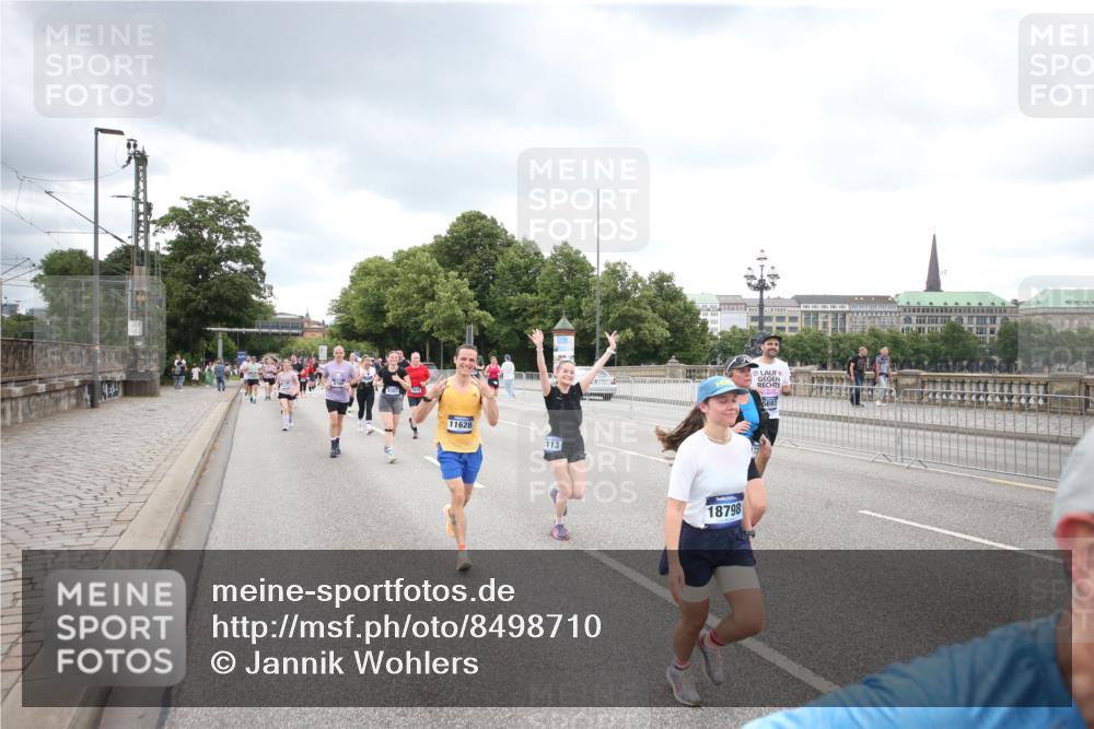 29.06.2025 - hella hamburg halbmarathon Jannik Wohlers http://msf.ph/oto/8498710 29.06.2025 10:55:59 Lombardsbrücke 1047, 1113, 2915, 3257, 3675, 3676, 3953, 3987, 4083, 5237, 5580, 5693, 5757, 6690, 7025, 7028, 7090, 7307, 7711, 8108, 8517, 8606, 8766, 9383, 9435, 9606, 9948, 9953, 10555, 10569, 10740, 10784, 10932, 11298, 11628, 11862, 11863, 12295, 12296, 12543, 12551, 13395, 13405, 13965, 14613, 15103, 15443, 15696, 15699, 15747, 16655, 16934, 17084, 17092, 17398, 17494, 17649, 17673, 17797, 18047, 18247, 18798, 19228 meine-sportfotos.de
