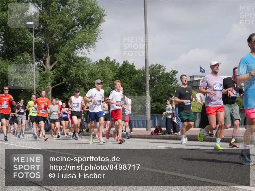 29.06.2025 - hella hamburg halbmarathon Luisa Fischer http://msf.ph/oto/8498717 29.06.2025 10:02:07 Kennedybrücke 18134, 15441, 18180, 14948, 7129, 12910, 12186, 715, 7773, 686, 2911, 5334, 1366, 1506, 1715, 1719, 2741, 2911, 4467, 4839, 5391, 5866, 6416, 7129, 7130, 7395, 9655, 9922, 10266 meine-sportfotos.de