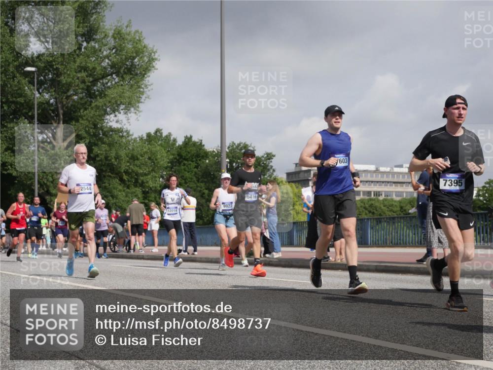 29.06.2025 - hella hamburg halbmarathon Luisa Fischer http://msf.ph/oto/8498737 29.06.2025 10:02:15 Kennedybrücke 2544, 12014, 9922, 6416, 603, 7395, 1366, 1506, 2630, 4120, 4467, 5457, 5458, 5465, 5866, 6416, 7395, 7833, 8509, 8652, 9142, 9922 meine-sportfotos.de