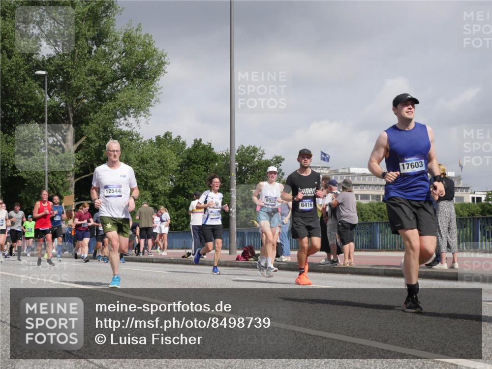 29.06.2025 - hella hamburg halbmarathon Luisa Fischer http://msf.ph/oto/8498739 29.06.2025 10:02:15 Kennedybrücke 12544, 12014, 9922, 6416, 17603, 1366, 1506, 2630, 4120, 4467, 5457, 5458, 5465, 5866, 6416, 7395, 7833, 8509, 8652, 9142, 9922 meine-sportfotos.de