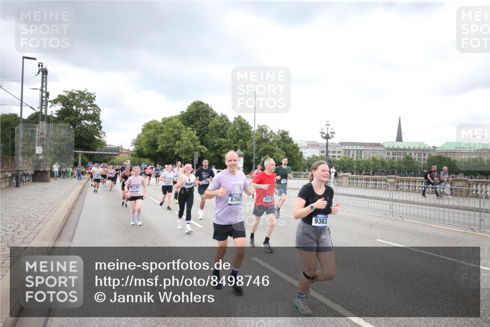 29.06.2025 - hella hamburg halbmarathon Jannik Wohlers http://msf.ph/oto/8498746 29.06.2025 10:56:02 Lombardsbrücke 1047, 1113, 2143, 2307, 2915, 3257, 3438, 3520, 3675, 3676, 3953, 3987, 4083, 4773, 5237, 5438, 5693, 5757, 6690, 7090, 7307, 7711, 8108, 8517, 8606, 8766, 9383, 9948, 9953, 10555, 10569, 10740, 10784, 10932, 11298, 11628, 12221, 12295, 12296, 12543, 13096, 13965, 14613, 15443, 15747, 16034, 16655, 16934, 17084, 17092, 17398, 17494, 17649, 17673, 17797, 18047, 18197, 18247, 18798 meine-sportfotos.de