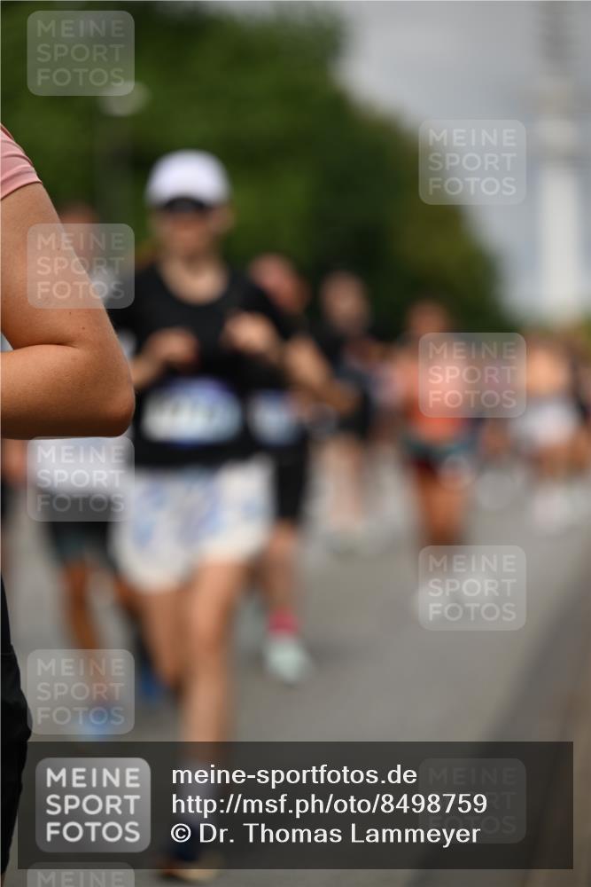 29.06.2025 - hella hamburg halbmarathon Dr. Thomas Lammeyer http://msf.ph/oto/8498759 29.06.2025 10:23:47 Kennedybrücke 1159, 1160, 1708, 2405, 2703, 2795, 2812, 2918, 2993, 2995, 3446, 3631, 4108, 4110, 4170, 4562, 4570, 4979, 5035, 5178, 5251, 5397, 5429, 5449, 5878, 6249, 6542, 6796, 6797, 6872, 6939, 7143, 7248, 7249, 7647, 7836, 8427, 8537, 8778, 9270, 9272, 9856, 10124, 10349, 10540, 10594, 10966, 11247 meine-sportfotos.de