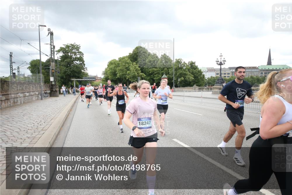 29.06.2025 - hella hamburg halbmarathon Jannik Wohlers http://msf.ph/oto/8498765 29.06.2025 10:56:05 Lombardsbrücke 1047, 1113, 2143, 2307, 2887, 2915, 2991, 3438, 3520, 3614, 3675, 3676, 3953, 3987, 4773, 5237, 5438, 5693, 5757, 6690, 7090, 7307, 7711, 8108, 8517, 8606, 8766, 8939, 8943, 9383, 9910, 9948, 9953, 10555, 10569, 10571, 10932, 10936, 11089, 11204, 11628, 12221, 12543, 13096, 13965, 14613, 14746, 15443, 15747, 16034, 16934, 17084, 17092, 17494, 17649, 17673, 17797, 18047, 18197, 18247, 18798 meine-sportfotos.de