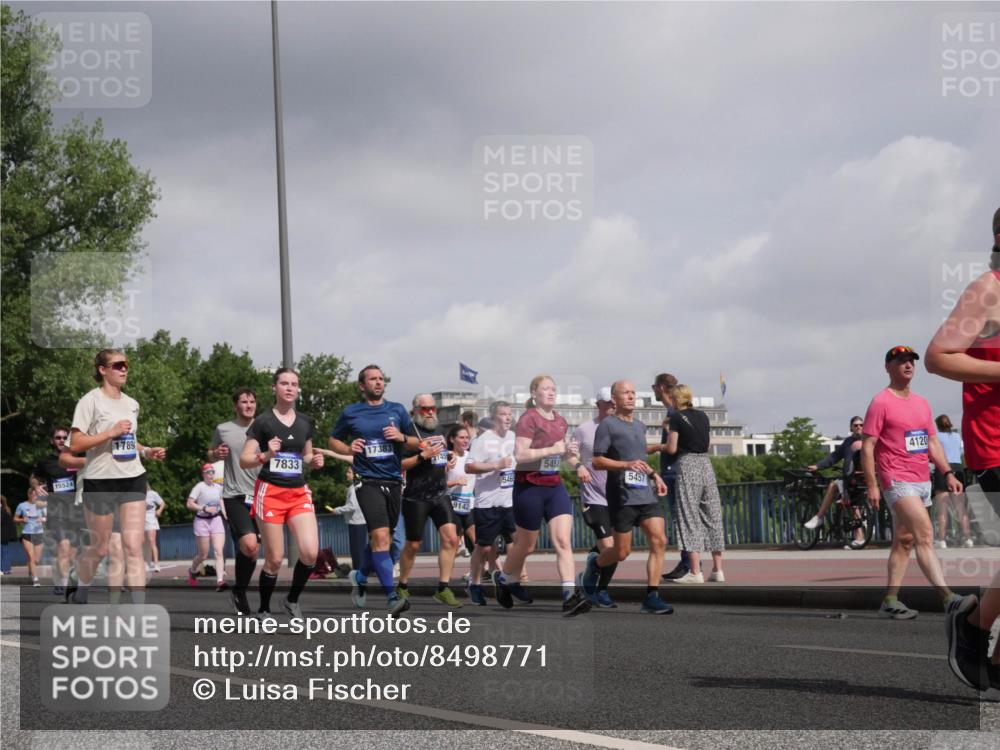 29.06.2025 - hella hamburg halbmarathon Luisa Fischer http://msf.ph/oto/8498771 29.06.2025 10:02:20 Kennedybrücke 15524, 1789, 7833, 17383, 9142, 5458, 546, 5457, 4120, 1319, 1914, 2630, 4120, 4426, 4837, 5457, 5458, 5465, 7033, 7833, 8509, 8542, 8652, 9142, 9903, 9922, 10519 meine-sportfotos.de