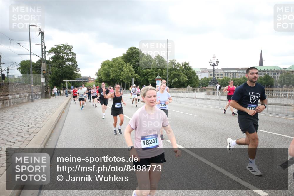 29.06.2025 - hella hamburg halbmarathon Jannik Wohlers http://msf.ph/oto/8498773 29.06.2025 10:56:05 Lombardsbrücke 1047, 1113, 2143, 2307, 2887, 2915, 2991, 3438, 3520, 3614, 3675, 3676, 3953, 3987, 4773, 5237, 5438, 5693, 5757, 6690, 7090, 7307, 7711, 8108, 8517, 8606, 8766, 8939, 8943, 9383, 9910, 9948, 9953, 10555, 10569, 10571, 10932, 10936, 11089, 11204, 11628, 12221, 12543, 13096, 13965, 14613, 14746, 15443, 15747, 16034, 16934, 17084, 17092, 17494, 17649, 17673, 17797, 18047, 18197, 18247, 18798 meine-sportfotos.de