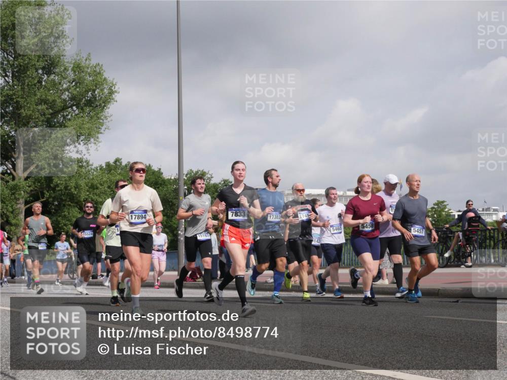 29.06.2025 - hella hamburg halbmarathon Luisa Fischer http://msf.ph/oto/8498774 29.06.2025 10:02:21 Kennedybrücke 16572, 5524, 17894, 03, 15197, 7833, 17383, 142, 5465, 5458, 85, 5457, 1319, 1914, 2282, 2630, 4120, 4426, 4837, 5299, 5457, 5458, 5465, 7033, 7037, 7833, 8509, 8542, 8652, 9142, 9903, 10020, 10518, 10519 meine-sportfotos.de