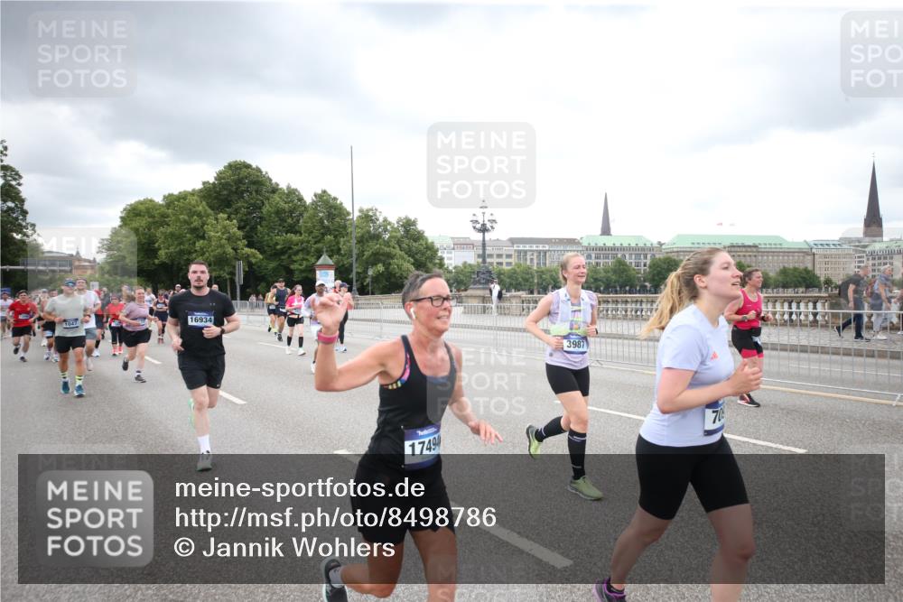 29.06.2025 - hella hamburg halbmarathon Jannik Wohlers http://msf.ph/oto/8498786 29.06.2025 10:56:06 Lombardsbrücke 1047, 1113, 2143, 2307, 2887, 2915, 2991, 3438, 3520, 3614, 3675, 3676, 3953, 3987, 4773, 5237, 5438, 5693, 5757, 6690, 7090, 7307, 7711, 8108, 8606, 8766, 8939, 8943, 9383, 9910, 9948, 9953, 10555, 10569, 10571, 10932, 10936, 11089, 11204, 11628, 12221, 12543, 13096, 13108, 13965, 14613, 14746, 15443, 15747, 16034, 16934, 17084, 17092, 17494, 17797, 18047, 18197, 18247, 18798 meine-sportfotos.de