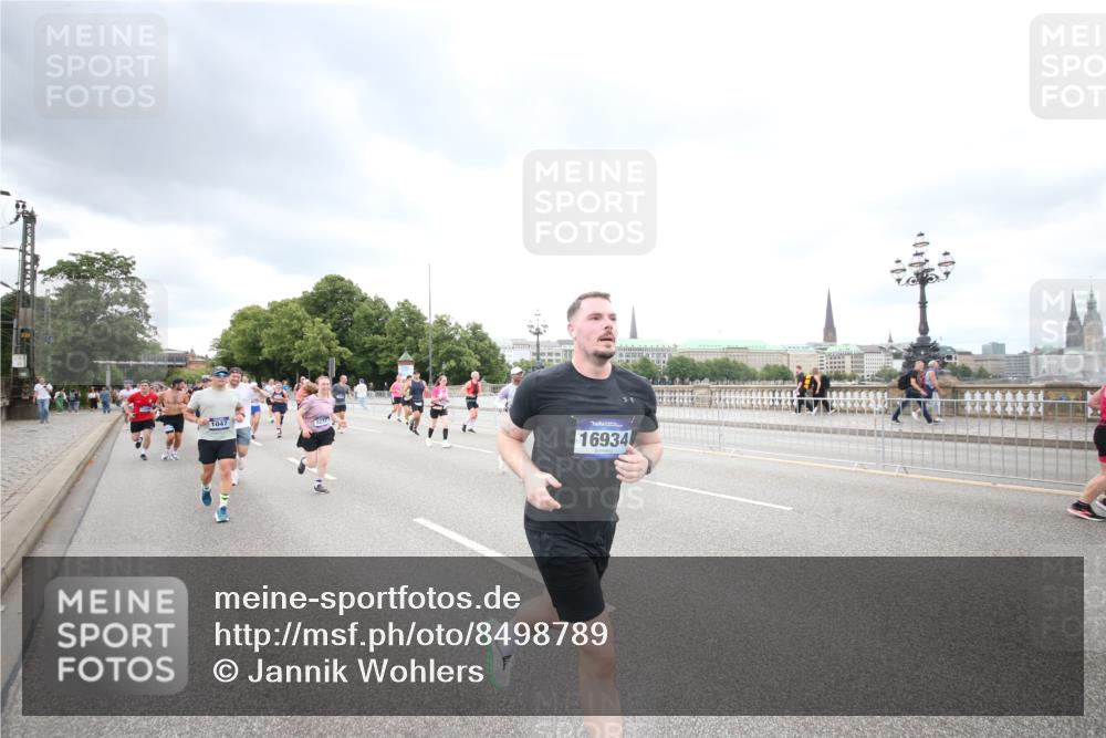 29.06.2025 - hella hamburg halbmarathon Jannik Wohlers http://msf.ph/oto/8498789 29.06.2025 10:56:08 Lombardsbrücke 1047, 1113, 2143, 2307, 2887, 2915, 2991, 3438, 3520, 3614, 3675, 3676, 3953, 3987, 4773, 5237, 5438, 5693, 5911, 6690, 7090, 7307, 7711, 8108, 8606, 8766, 8939, 8943, 9172, 9210, 9383, 9910, 10555, 10569, 10571, 10932, 10936, 11089, 11204, 11628, 12221, 12543, 13096, 13108, 14613, 14711, 14746, 15747, 16034, 16934, 17092, 17494, 17797, 18047, 18197, 18247, 18798 meine-sportfotos.de